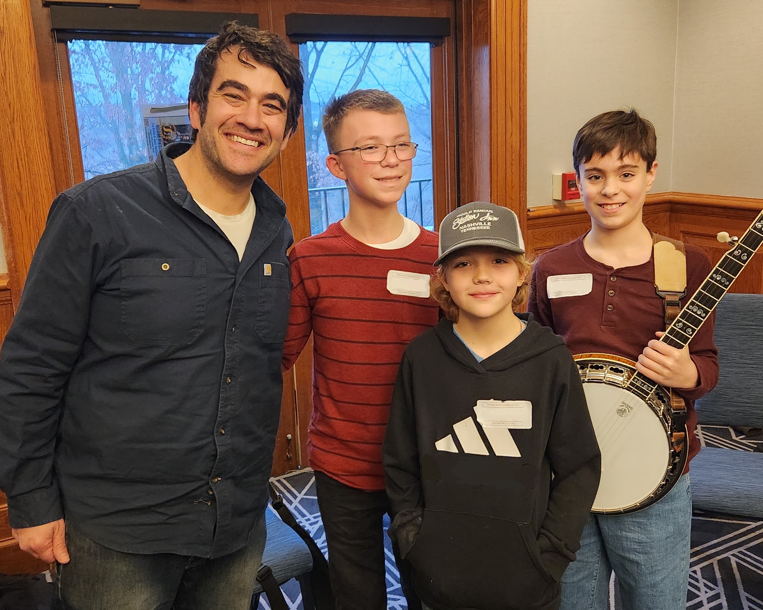 Noam Pikelny with students at BHF-sponsorsed Hatfield Music Banjo Workshop (Jan 2023)
