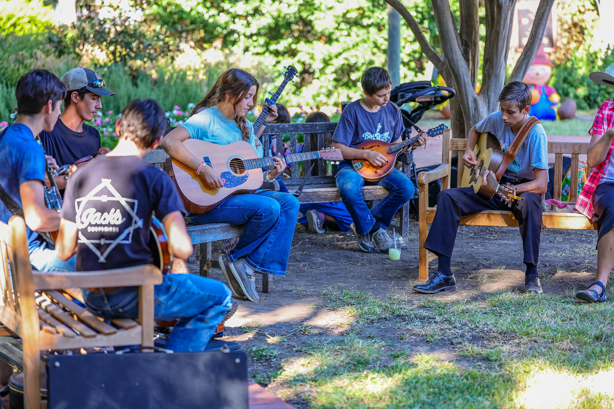 Jamming at Bloomin Bluegrass 2024 (by Randy Watkins)