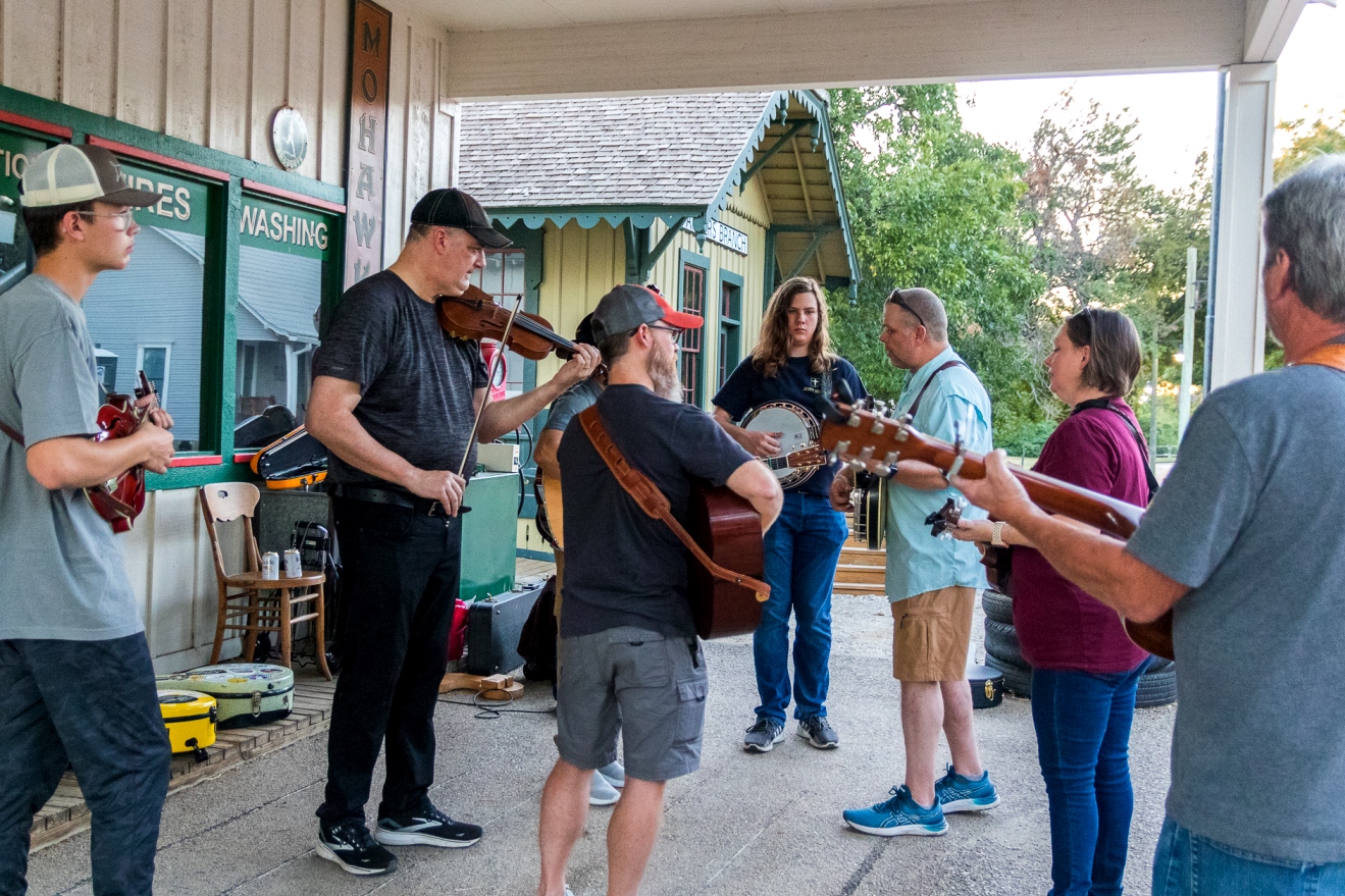 Jamming at Bloomin\' 2023 (Nate Dalzell)