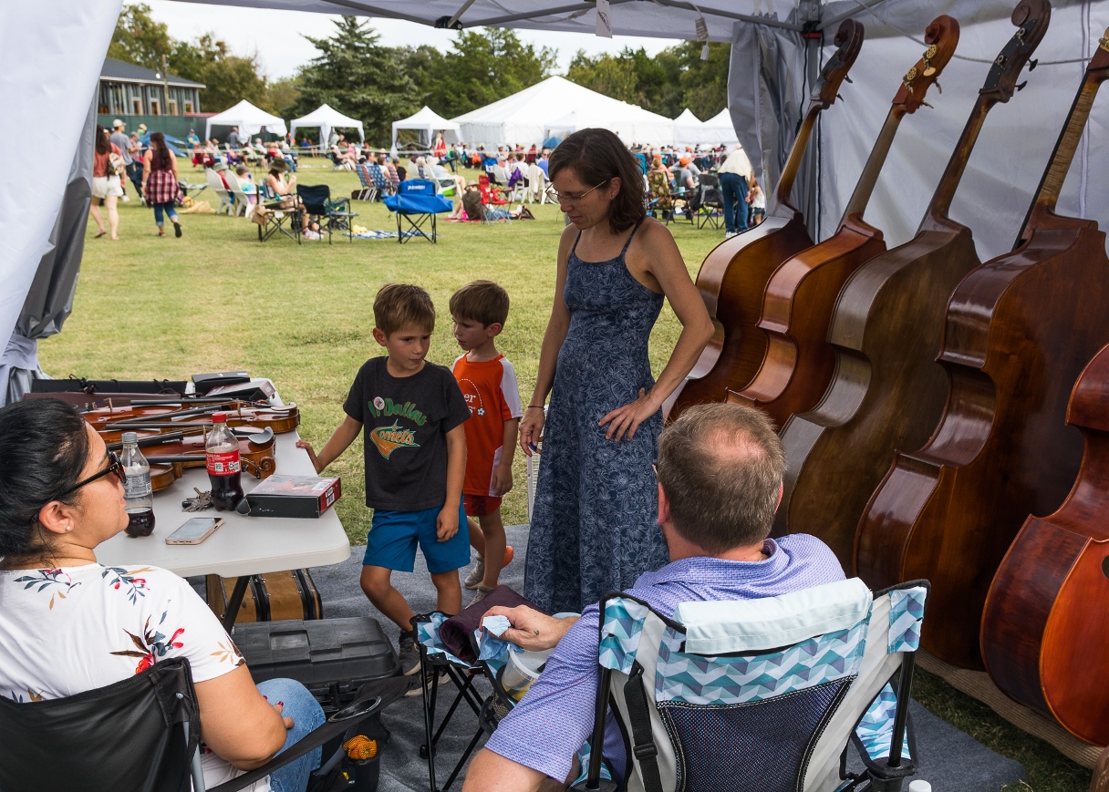 Future bass players negotiate with Guarneri House, Bloomin\' 2023 (Nate Dalzell)