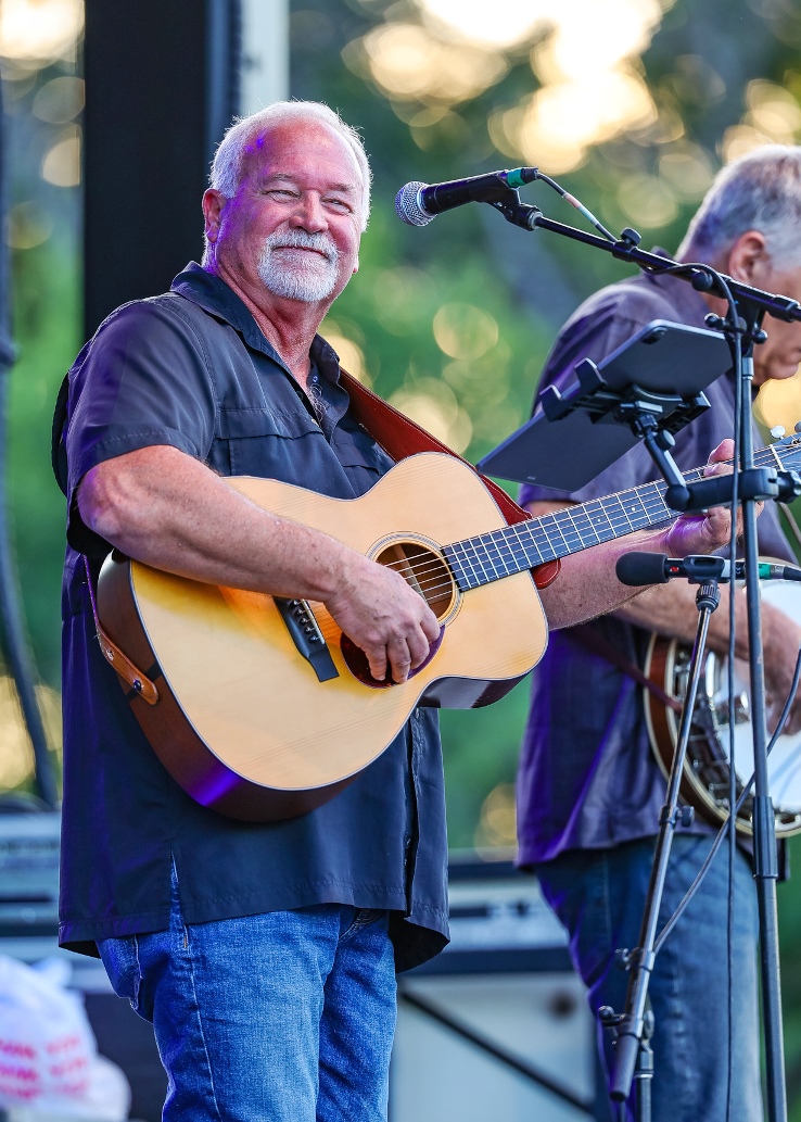 Mike Jump at Bloomin Bluegrass 2024 (by Randy Watkins)
