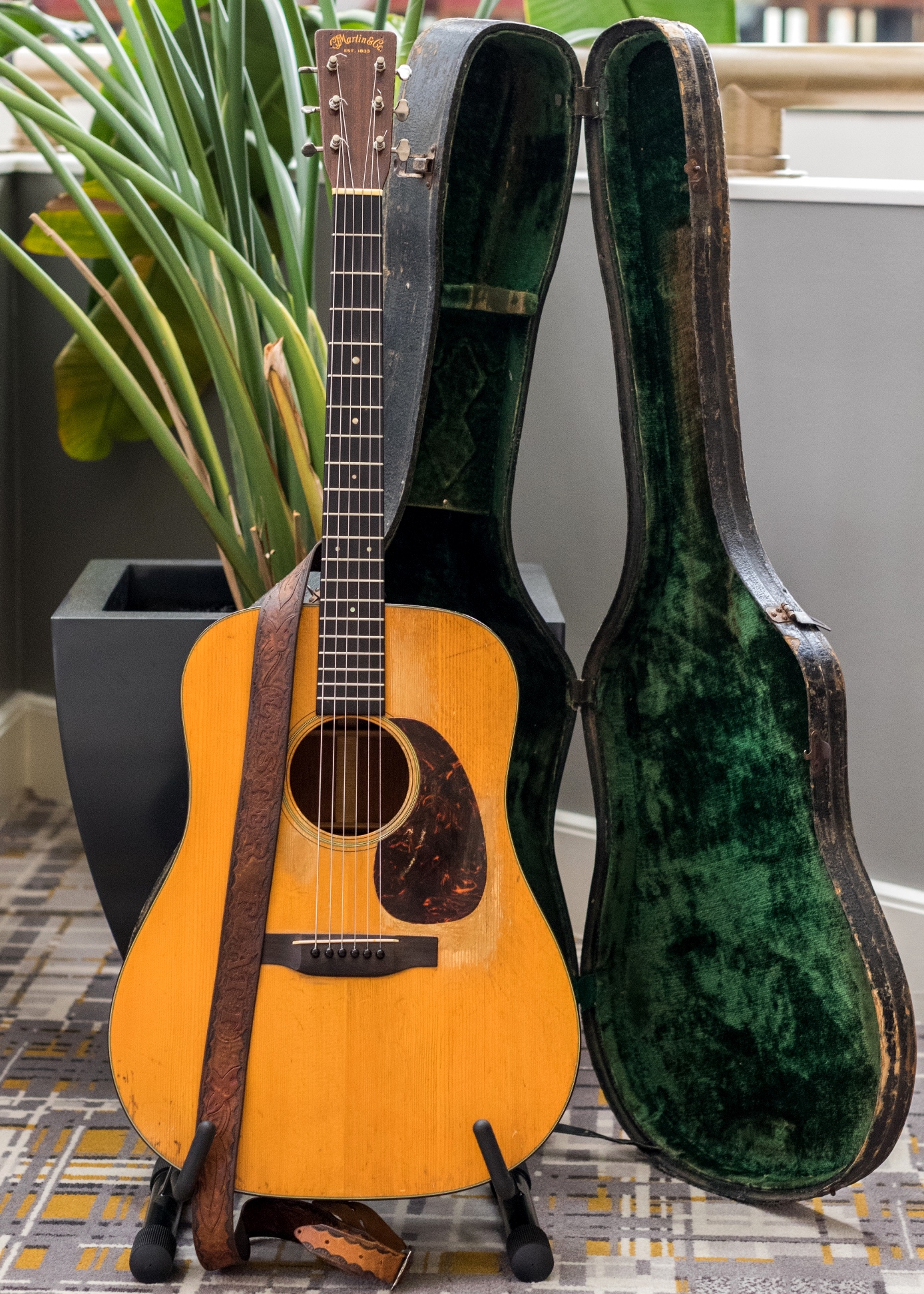 Lester Flatt 1942 Martin D-18 #81197 and case (upright) ©Nate Dalzell
