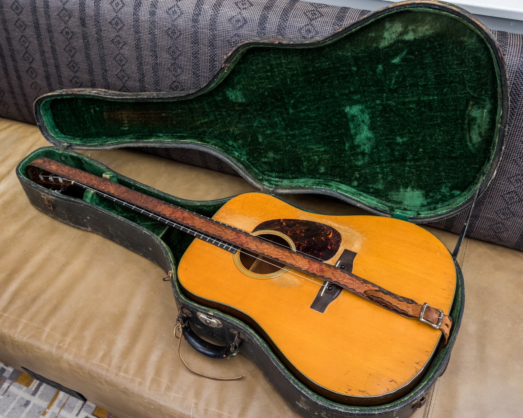 Lester Flatt 1942 Martin D-18 #81197 in case ©Nate Dalzell
