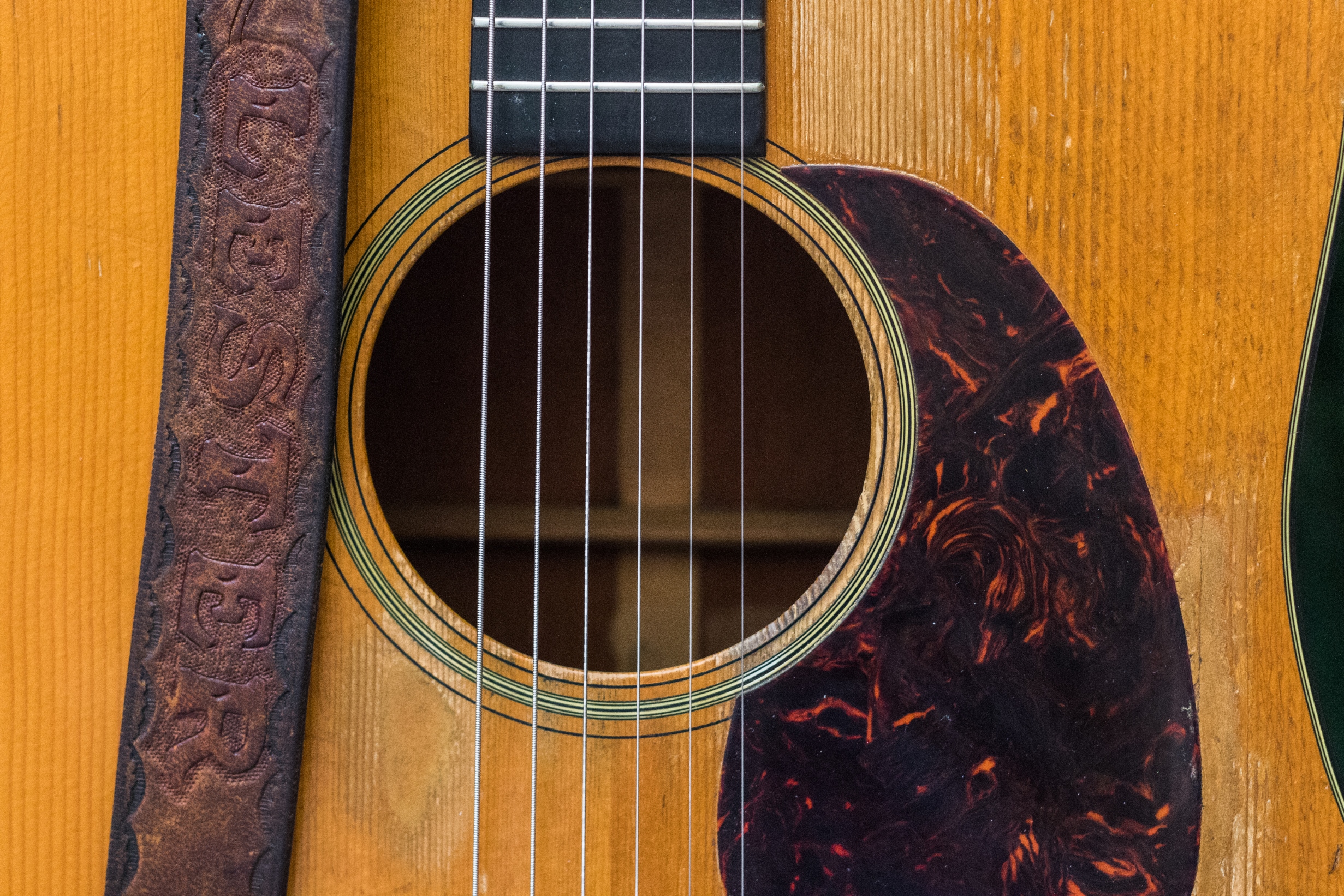 Lester Flatt 1942 Martin D-18 #81197 top and strap ©Nate Dalzell