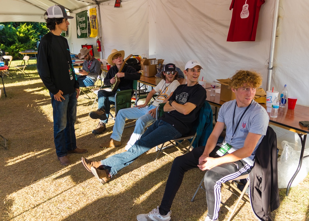 Hard workin' volunteers at Bloomin' 2021 (Nate Dalzell)