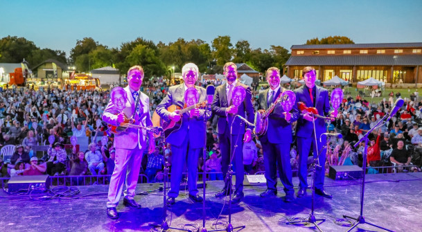 Del McCoury Band (and fans) at Bloomin Bluegrass 2024 (by Randy Watkins)