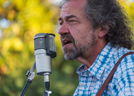 Dan Tyminski at Bloomin Bluegrass 2024 (by Nate Dalzell)