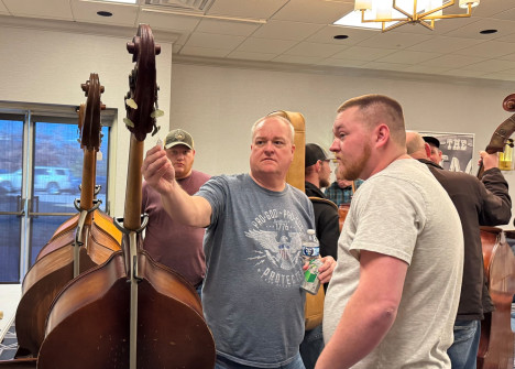 Men in thought at Great American Vintage BassFest 2025 (© Gerald Jones)