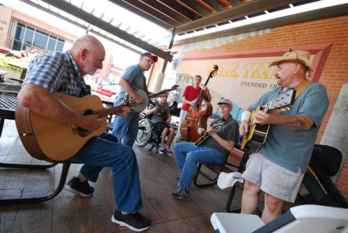 Jamming at the Wylie Jubilee 2013. ©Craig Kelly