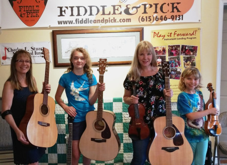 Gretchen May, student Fiona, and Julie & Jessica Tompkins at Fiddle & Pick (July 2018)