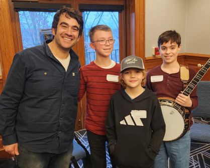 Noam Pikelny with students at BHF-sponsorsed Hatfield Music Banjo Workshop (Jan 2023)