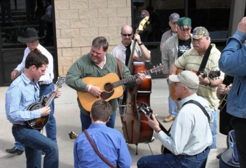 Jamming at Bluegrass Heritage Festival 2010 (courtesy Bob Compere)