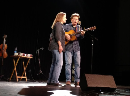 Tim OBrien and Jan Fabricus at McKinney Perf Arts Ctr (11-4-2017) (by Alan Tompkins)
