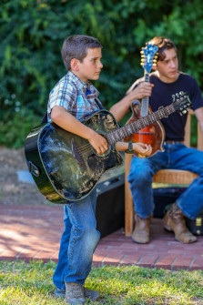 Jamming at Bloomin Bluegrass 2024 (by Randy Watkins)