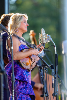 Rhonda Vincent at Bloomin Bluegrass 2024 (by Randy Watkins)