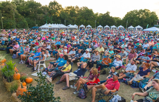 Saturday crowd at Bloomin' 2022 (Nate Dalzell)