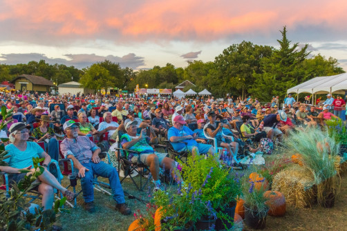 Saturday crowd at Bloomin' 2022 (Nate Dalzell)