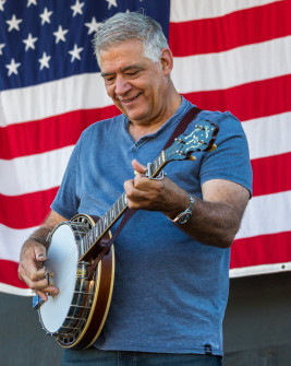Steve Huber at Bloomin Bluegrass 2024 (by Nate Dalzell)
