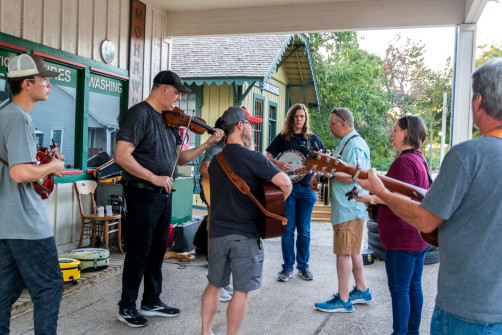 Jamming at Bloomin' 2023 (Nate Dalzell)