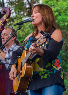 Suzy Bogguss at Bloomin' 2023 (Nate Dalzell)