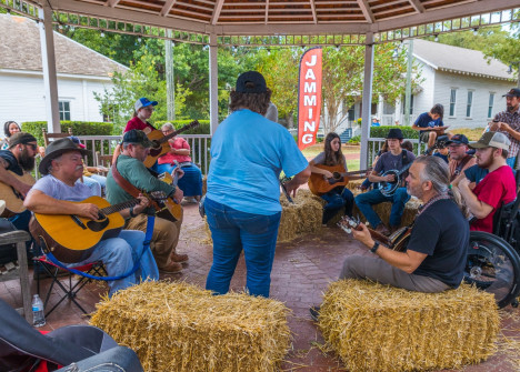 Jamming at Bloomin' 2022 (Nate Dalzell)