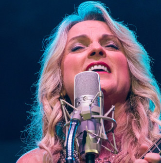 Rhonda Vincent at Bloomin' 2022 (Nate Dalzell)