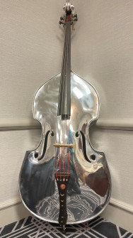 Polished 1930s Alcoa Aluminum Bass at BassFest 2024 (© Gerald Jones)