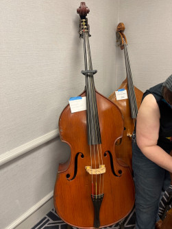 1930s Alcoa Aluminum Bass with woodgrain painted finish at BassFest (© Gerald Jones)